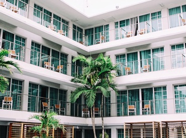 Photo of a tropical hotel presumably the immaculate and renowned Sunshine Hotel